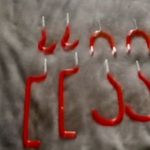 4 red hooks